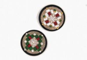 (D)ハーダンガー刺繍のブローチ(直径約5㎝)